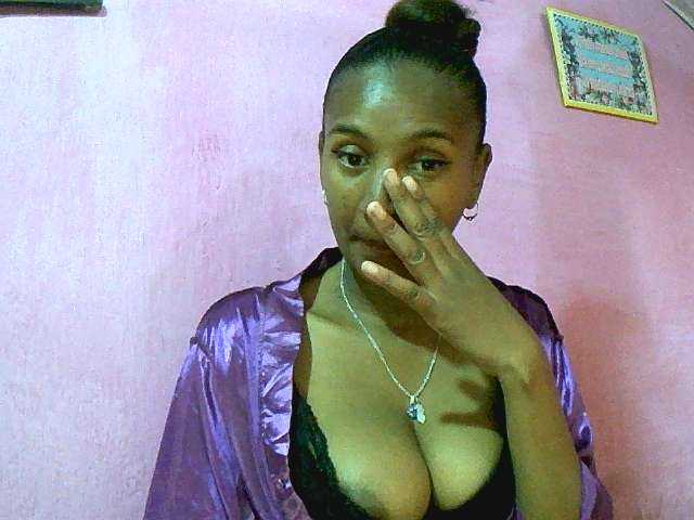 Mynah live cam on BongaCams
