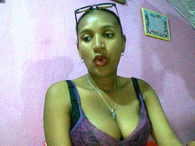 Mynah live cam on BongaCams