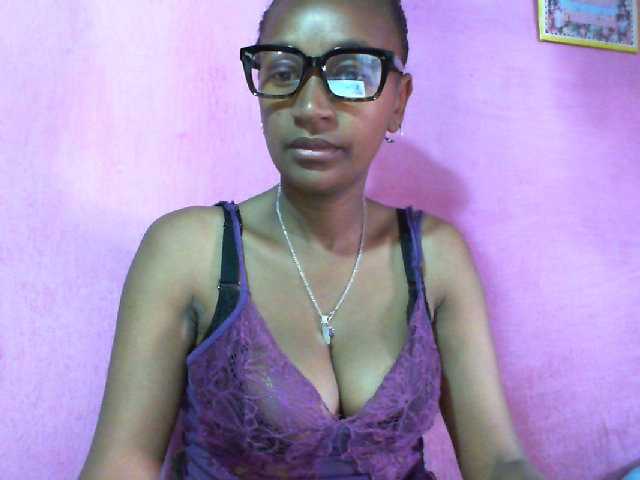 Mynah live cam on BongaCams