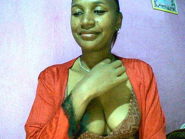 Mynah live cam on BongaCams
