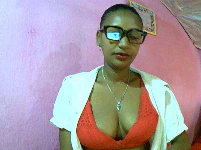 Mynah live cam on BongaCams