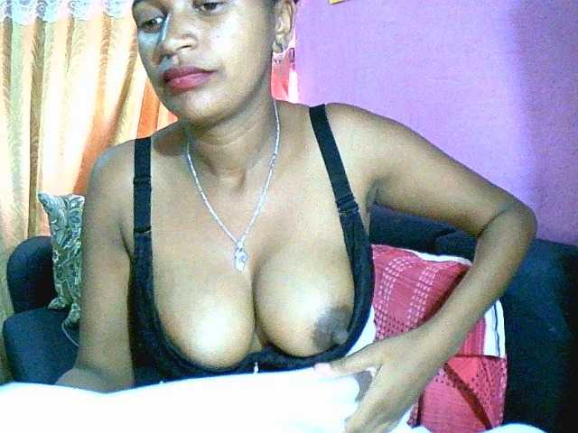 Mynah live cam on BongaCams