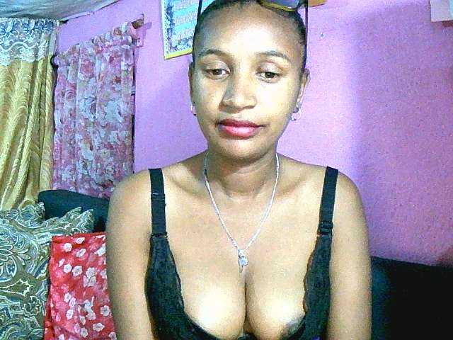 Mynah live cam on BongaCams