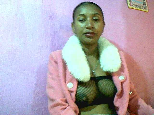 Mynah live cam on BongaCams