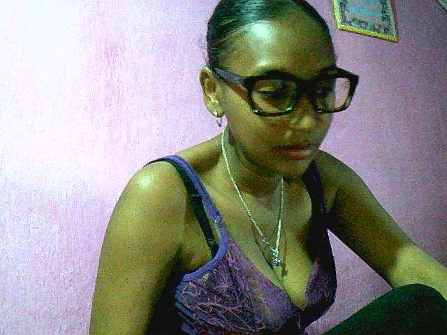 Mynah live cam on BongaCams