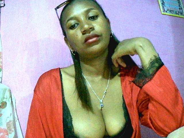 Mynah live cam on BongaCams