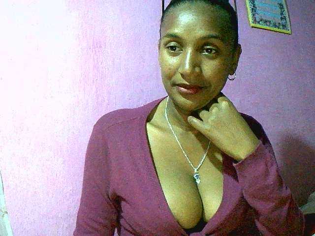 Mynah live cam on BongaCams