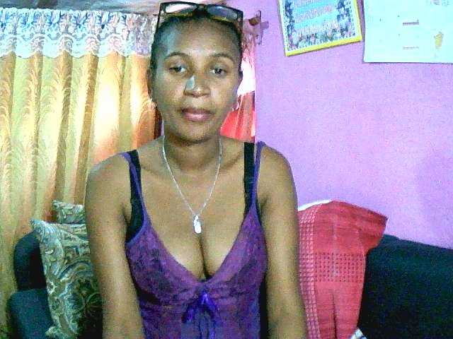 Mynah live cam on BongaCams