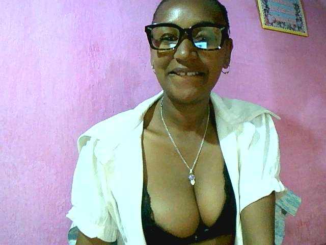 Mynah live webcam show