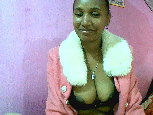 Mynah live cam on BongaCams
