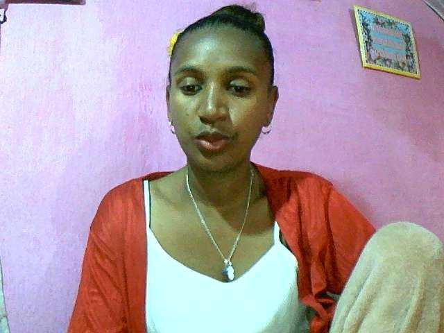 Mynah live webcam show
