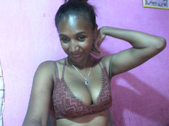 Mynah live cam on BongaCams