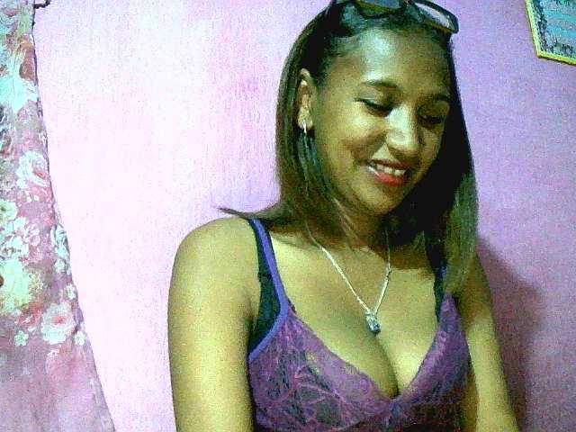 Mynah live cam on BongaCams