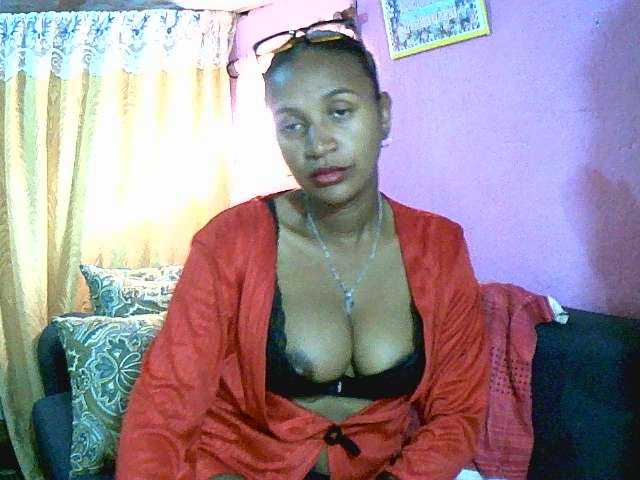 Mynah live cam on BongaCams