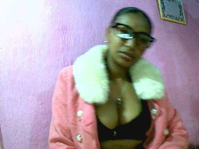 Mynah live cam on BongaCams