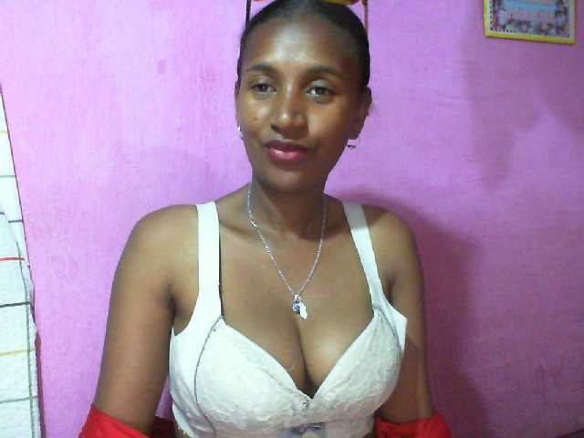 Mynah live cam on BongaCams