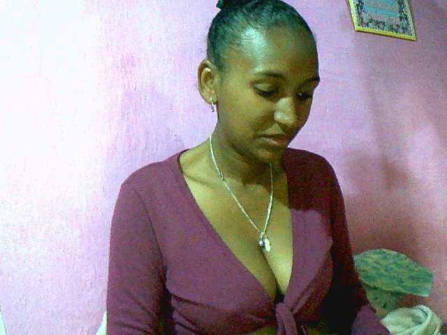 Mynah live webcam show