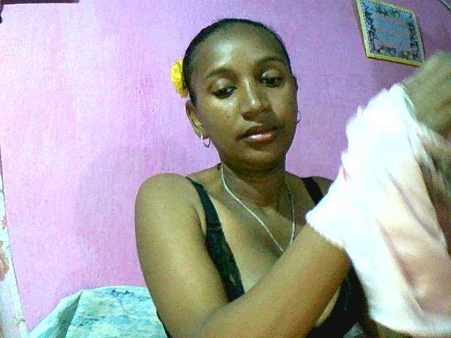 Mynah live webcam show