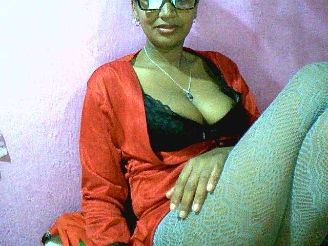 Mynah live cam on BongaCams
