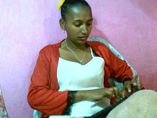 Mynah live webcam show