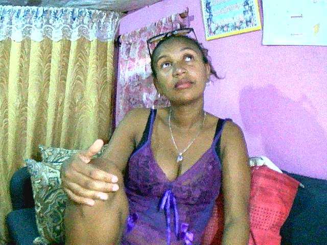 Mynah live cam on BongaCams