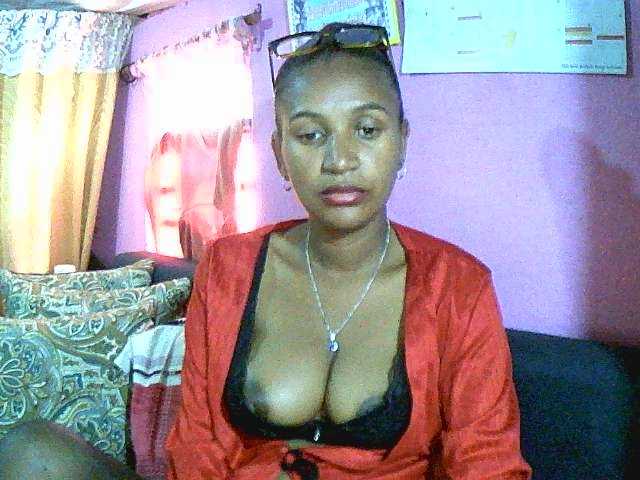 Mynah live cam on BongaCams