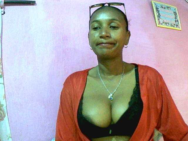 Mynah live webcam show