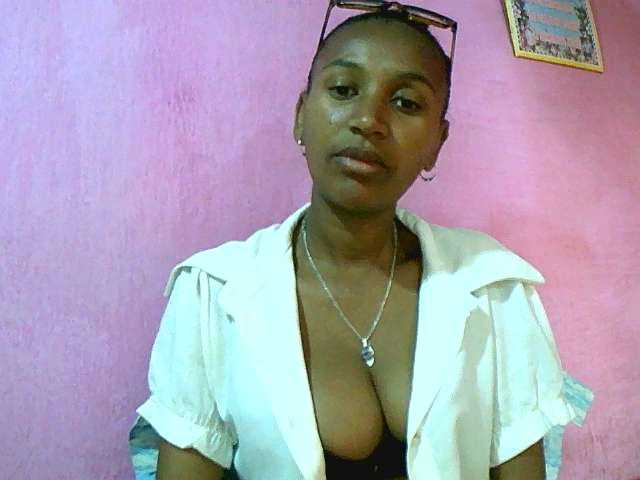 Mynah live webcam show