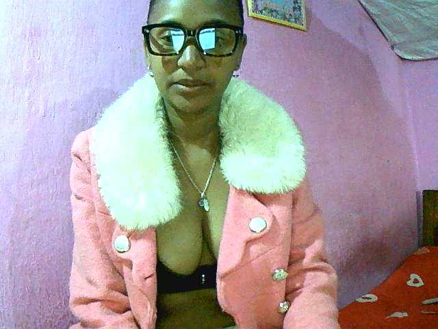 Mynah live cam on BongaCams