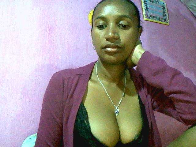 Mynah live webcam show