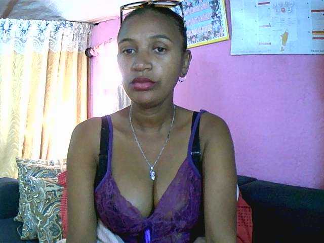 Mynah live cam on BongaCams