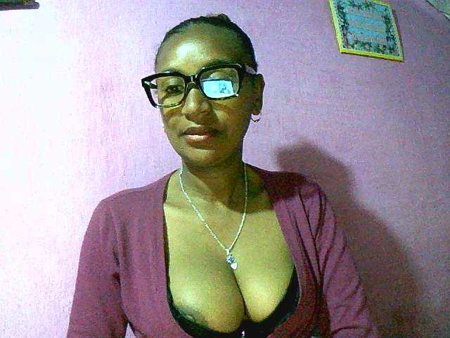 Mynah live webcam show