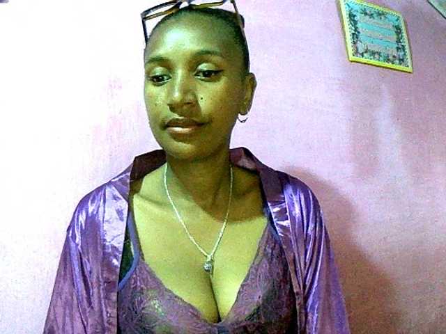 Mynah live cam on BongaCams