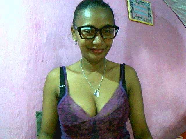 Mynah live cam on BongaCams