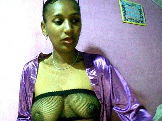 Mynah live cam on BongaCams