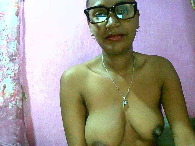 Mynah live cam on BongaCams