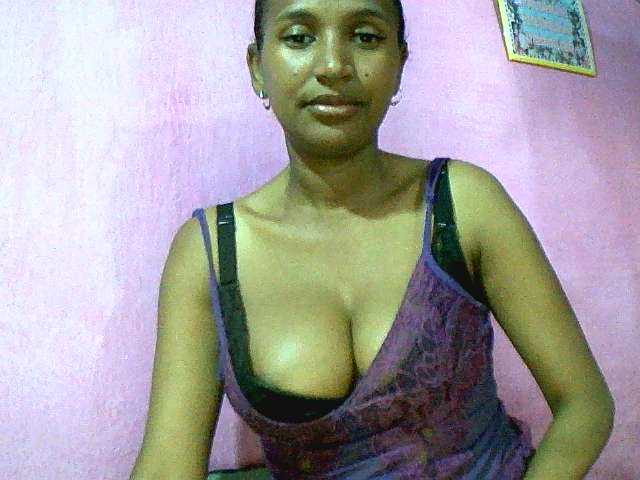 Mynah live cam on BongaCams