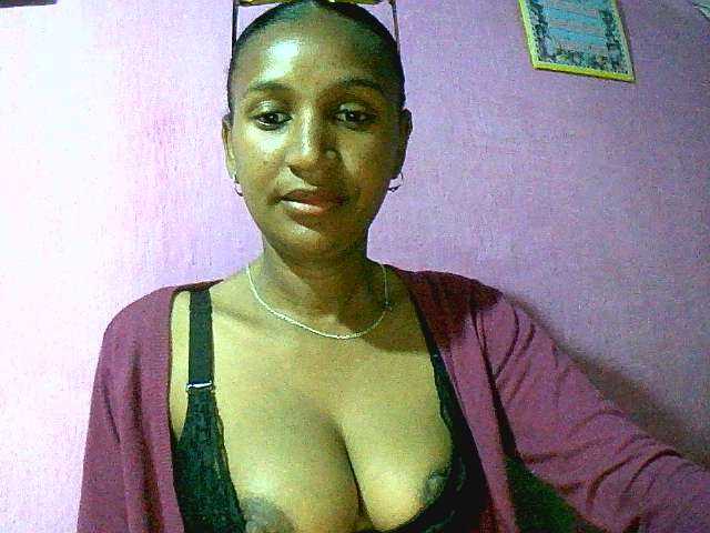 Mynah live cam on BongaCams