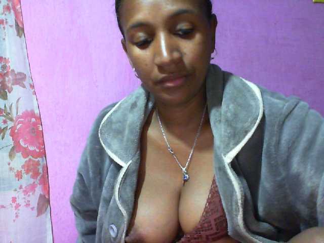 Mynah live cam on BongaCams