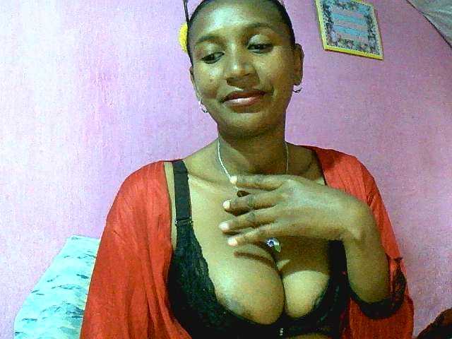 Mynah live cam on BongaCams