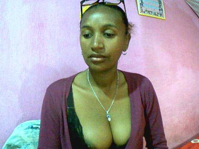 Mynah live webcam show