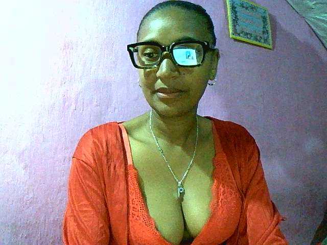 Mynah live cam on BongaCams