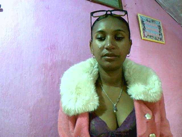 Mynah live cam on BongaCams