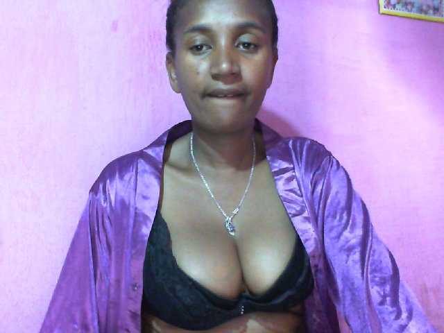 Mynah live cam on BongaCams
