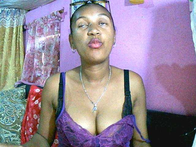 Mynah live cam on BongaCams