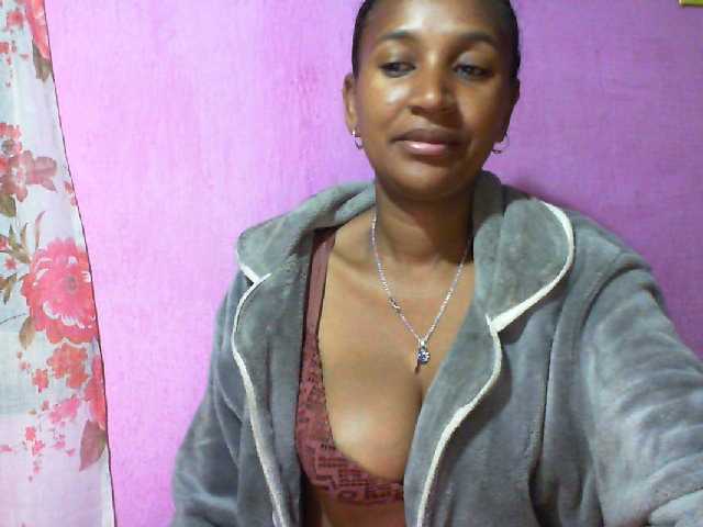 Mynah live cam on BongaCams