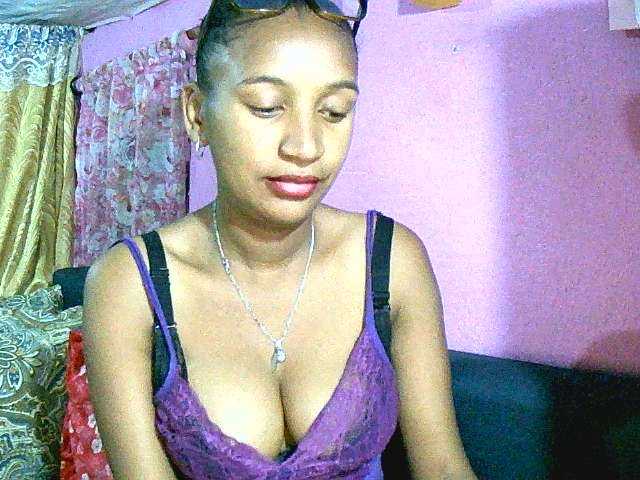 Mynah live cam on BongaCams