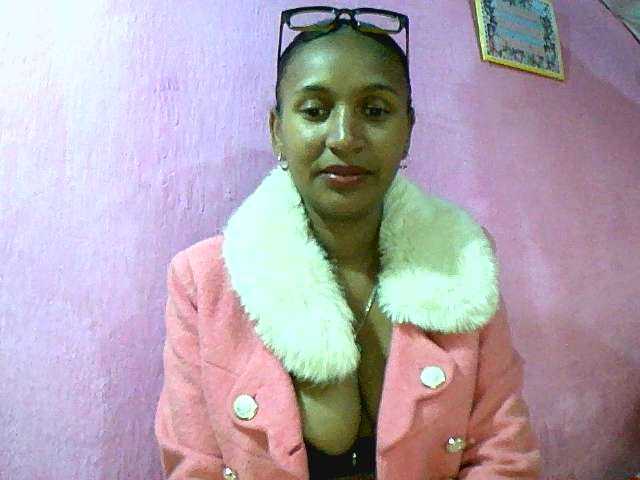 Mynah live cam on BongaCams