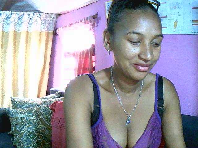Mynah live cam on BongaCams