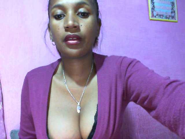 Mynah live cam on BongaCams